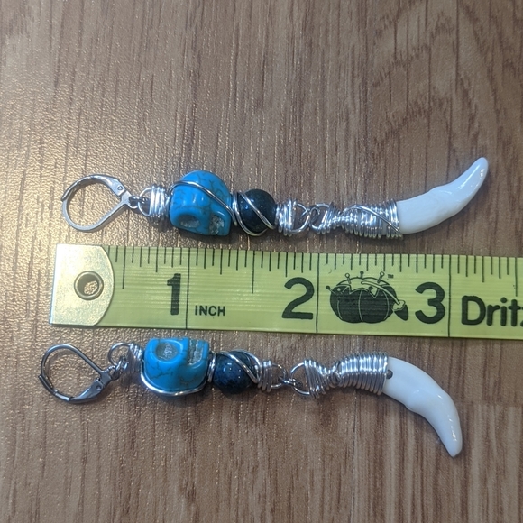 FINAL PRICE Coyote Fang Howlite Azurite Malachite Silver Wrapped Dangle Earrings - Picture 4 of 8